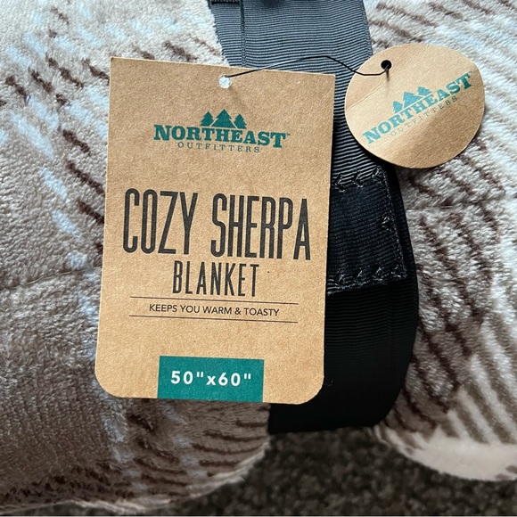 NWT plaid Sherpa blanket - Picture 2 of 4